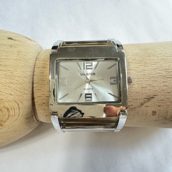 Women Unlisted watch - Picture 5 of 8